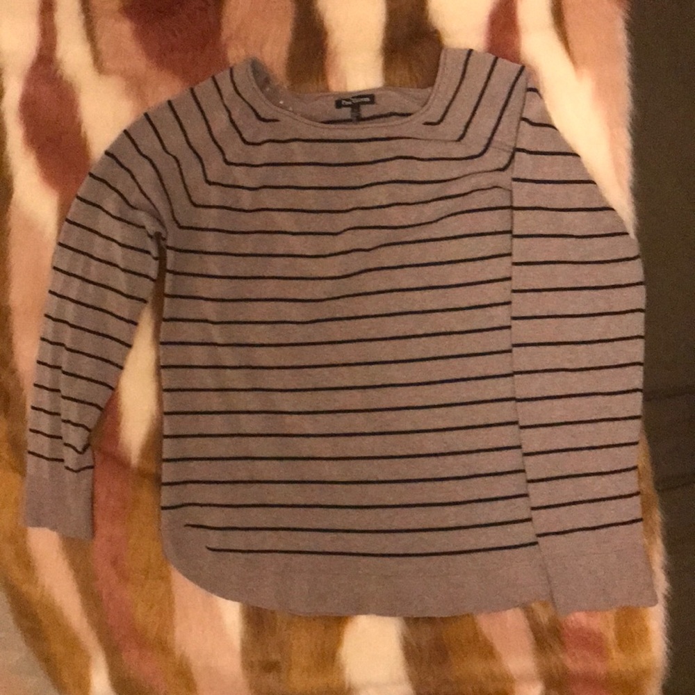 Valencia curved hem pullover GUC